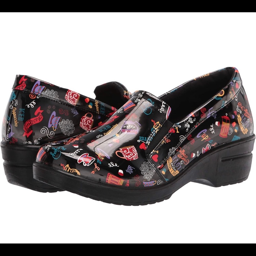 Easy Works Women's Leeza Clog, Hot Coffee Black Patent,
6 Wide